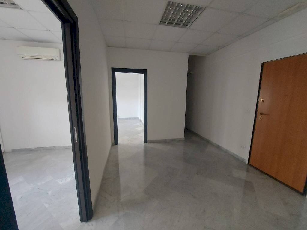Ingresso - Ufficio piazzale Bestat, Taranto - foto 2