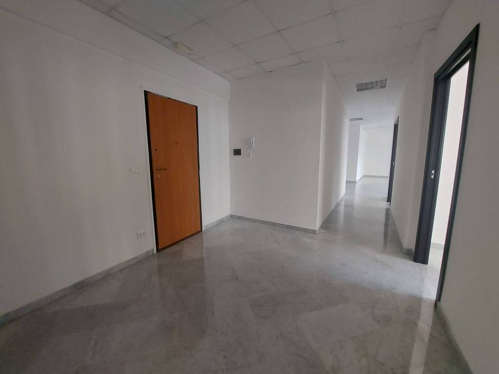 Ingresso - Ufficio piazzale Bestat, Taranto - foto 3