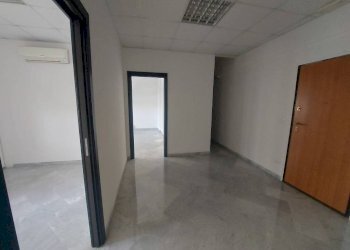 Ingresso - Ufficio piazzale Bestat, Taranto - foto 2