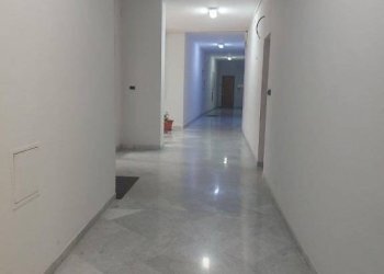 Interno palazzo - Ufficio piazzale Bestat, Taranto - foto 13