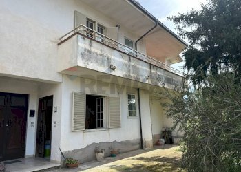 Casa all\'aperto - Casa indipendente Corso 25 Archi
 
41, Montaquila - foto 2