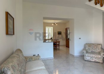 Sala da pranzo - Casa indipendente Corso 25 Archi
 
41, Montaquila - foto 20