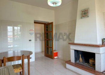 Sala da pranzo - Casa indipendente Corso 25 Archi
 
41, Montaquila - foto 46