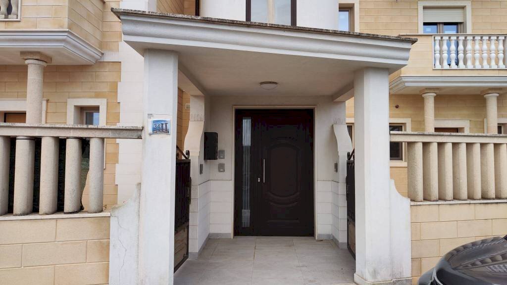 Facciata - Three-room apartment via Vittorio Veneto, 34, Lizzano - photo 2