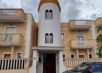 Facciata - Appartamento via Vittorio Veneto, 34, Lizzano - foto 1