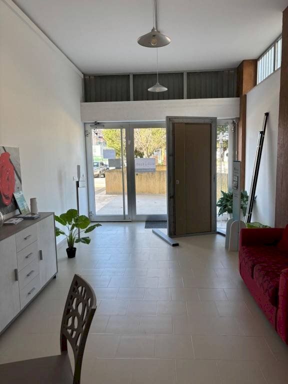 Salone - Shop Circonvallazione dei Fiori, 255, Taranto - photo 1