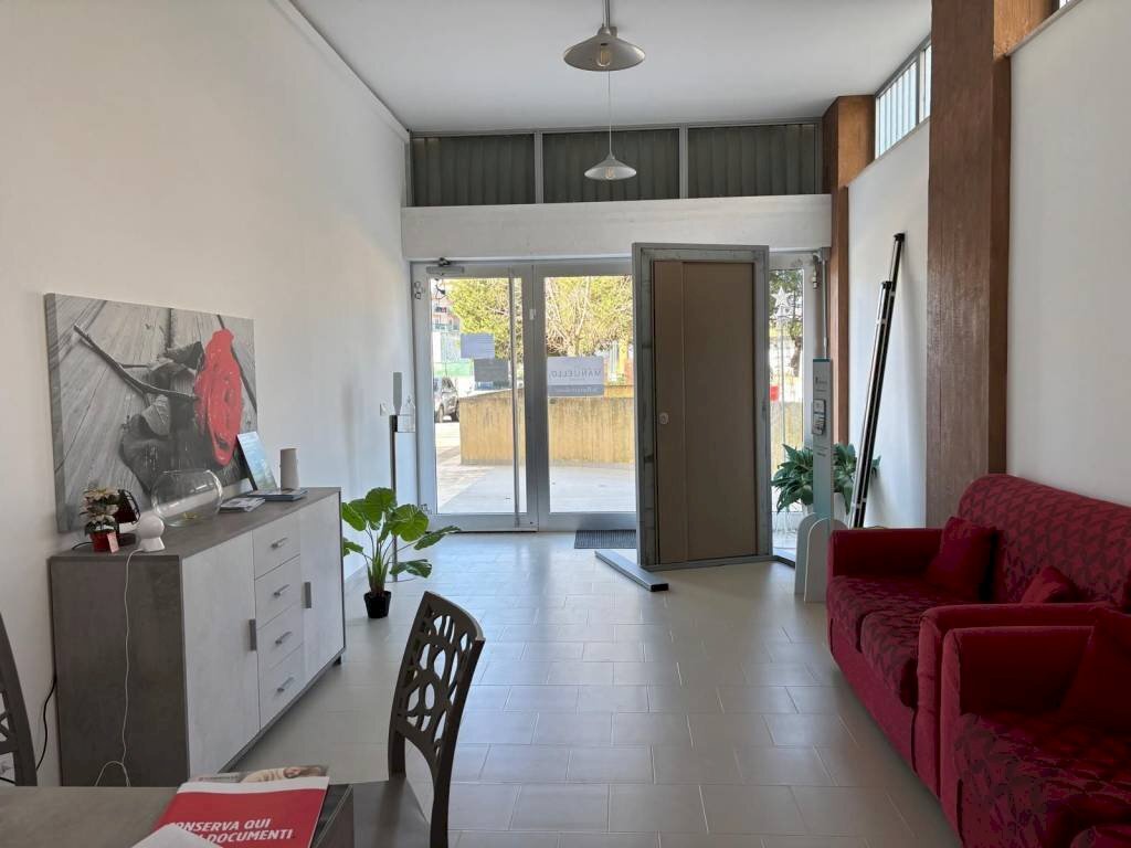 Salone - Shop Circonvallazione dei Fiori, 255, Taranto - photo 3