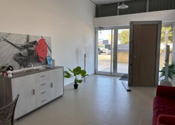 Stanza arredata - Negozio Circonvallazione dei Fiori, 255, Taranto - foto 5