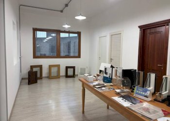 Stanza arredata - Negozio Circonvallazione dei Fiori, 255, Taranto - foto 10
