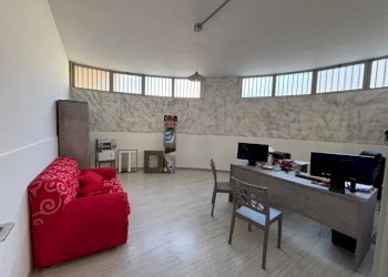 Stanza arredata - Negozio Circonvallazione dei Fiori, 255, Taranto - foto 11