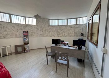 Stanza arredata - Negozio Circonvallazione dei Fiori, 255, Taranto - foto 12