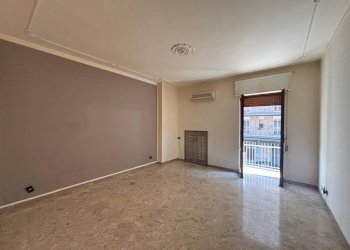 Salone - Two-room apartment via Salento, 90, Taranto - photo 4