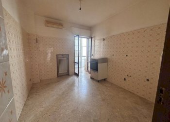 Cucina - Bilocale via Salento, 90, Taranto - foto 7