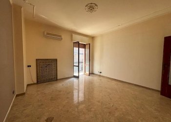 Camera da letto - Bilocale via Salento, 90, Taranto - foto 12