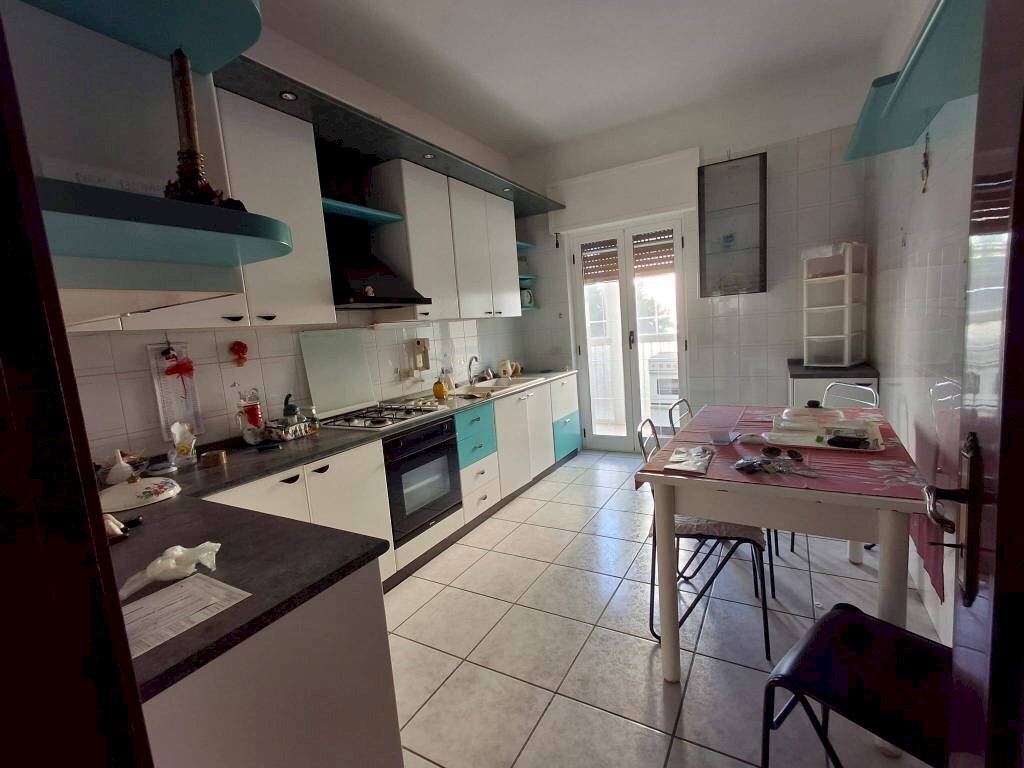 Cucina - Three-room apartment via Romagna, 61, Taranto - photo 1