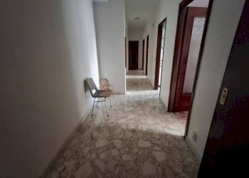 Corridoio - Three-room apartment via Romagna, 61, Taranto - photo 9