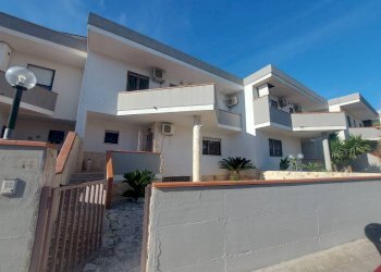 Facciata - Villa a Schiera via Carlo Cacace, 302, Taranto - foto 1