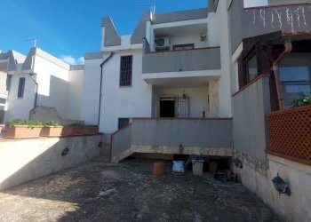 Facciata - Villa a Schiera via Carlo Cacace, 302, Taranto - foto 9