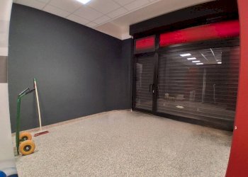 Interno non residenziale - Negozio via Giacomo Lacaita, 13, Taranto - foto 9