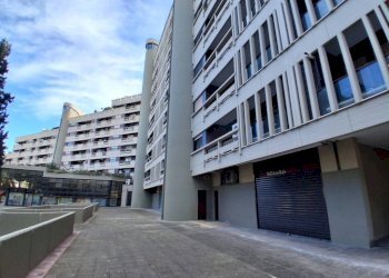 Facciata - Negozio via Giacomo Lacaita, 13, Taranto - foto 15