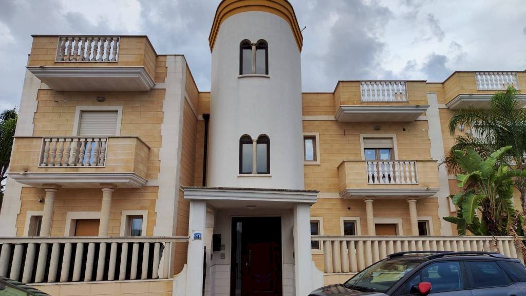 Facciata - Three-room apartment via Vittorio Veneto, 34, Lizzano - photo 1