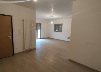 Ingresso - Trilocale via Vittorio Veneto, 34, Lizzano - foto 3