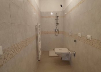 Bagno - Three-room apartment via Vittorio Veneto, 34, Lizzano - photo 6