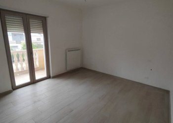 Camera da letto - Trilocale via Vittorio Veneto, 34, Lizzano - foto 7