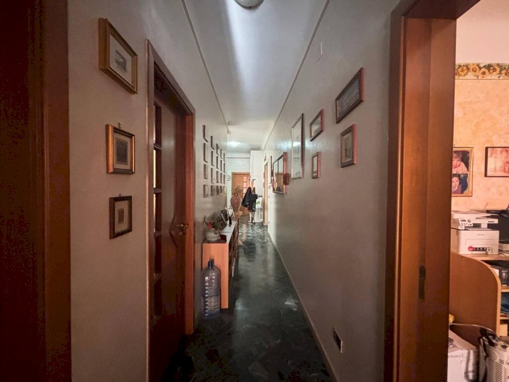 Corridoio - Four-room apartment via Plateja, 58, Taranto - photo 3