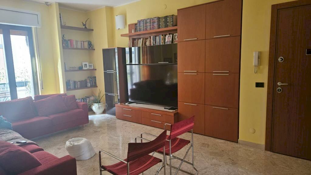 Salone - Three-room apartment via Sannio, 33, Taranto - photo 1