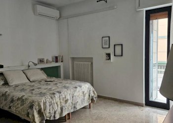 Camera da letto - Three-room apartment via Sannio, 33, Taranto - photo 15