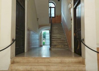 Interno palazzo - Ufficio via Angelo Berardi, 18, Taranto - foto 1