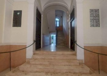 Interno palazzo - Ufficio via Angelo Berardi, 18, Taranto - foto 2