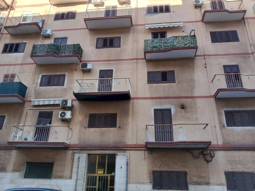 Facciata - Three-room apartment via Marco Pacuvio, 6, Taranto - photo 1