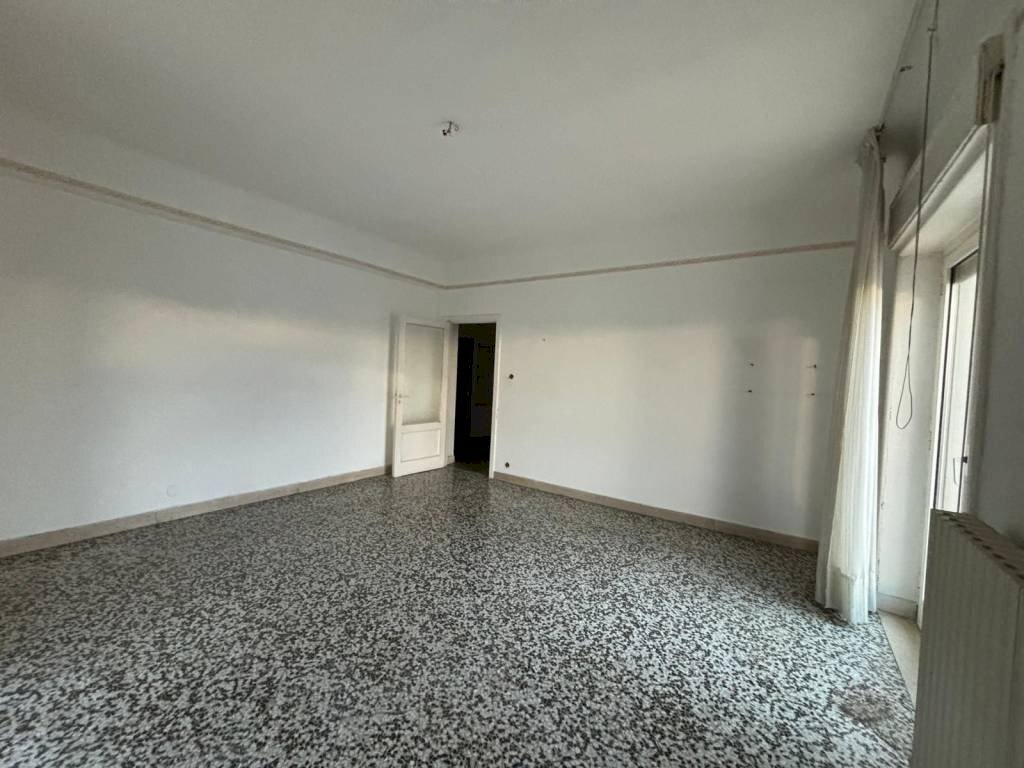 Stanza non arredata - Three-room apartment via Japigia, 6, Taranto - photo 2