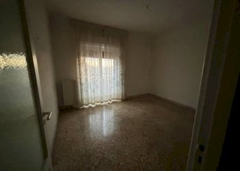 Stanza non arredata - Trilocale via Japigia, 6, Taranto - foto 4