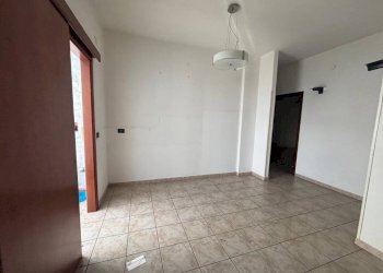 Stanza non arredata - Trilocale via Andrea Costa, 11, San Giorgio Ionico - foto 9