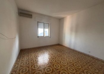 Camera da letto - Trilocale via Andrea Costa, 11, San Giorgio Ionico - foto 15