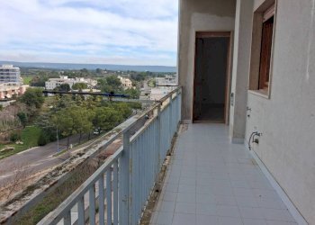 Balcone - Appartamento via Martina Franca, 55, Crispiano - foto 7