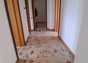 Corridoio - Appartamento via Martina Franca, 55, Crispiano - foto 9