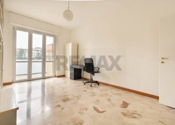 Stanza vuota - Bilocale Via Volturno
 
80, Brugherio - foto 2