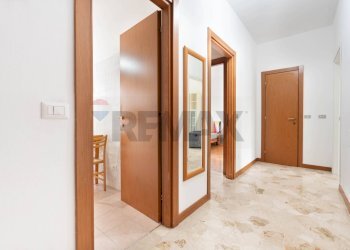 Hall / corridoio - Bilocale Via Volturno
 
80, Brugherio - foto 21