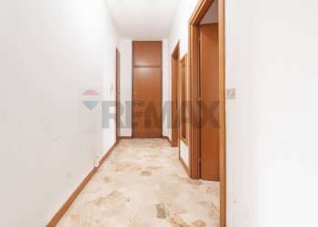 Hall / corridoio - Bilocale Via Volturno
 
80, Brugherio - foto 22