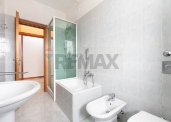 Bagno - Bilocale Via Volturno
 
80, Brugherio - foto 32