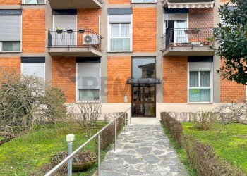 Edificio all\'aperto - Two-room apartment VIA GIUSEPPE FERRARI
 
13, Monza - photo 4