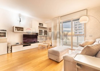 Soggiorno - Three-room apartment via ugo tognazzi
 
15, Milano - photo 2