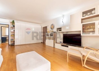 Soggiorno - Three-room apartment via ugo tognazzi
 
15, Milano - photo 4