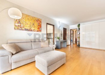 Soggiorno - Three-room apartment via ugo tognazzi
 
15, Milano - photo 7