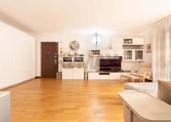 Soggiorno - Three-room apartment via ugo tognazzi
 
15, Milano - photo 8