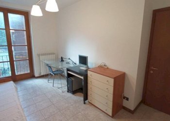 Camera da letto - Trilocale piazza Don Giuliano Ravedoni, 1, Pella - foto 23